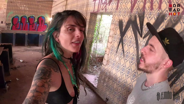 Alemao Hub: I Found an Abandoned Building on the Road and Took...