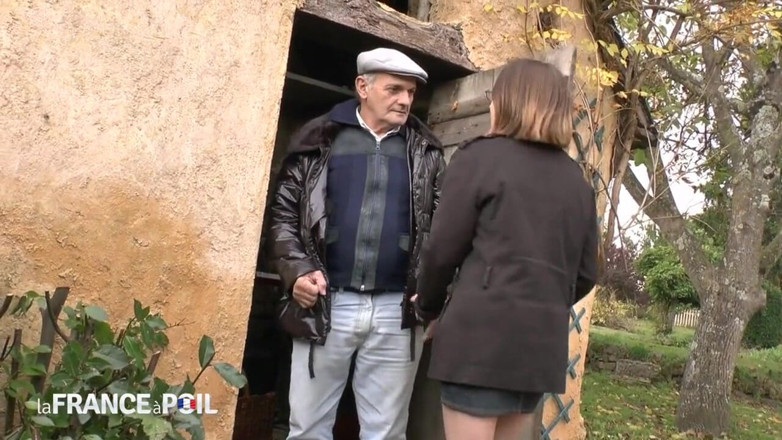 La France a Poil: Studentă își fute bătrâna perversă perversă