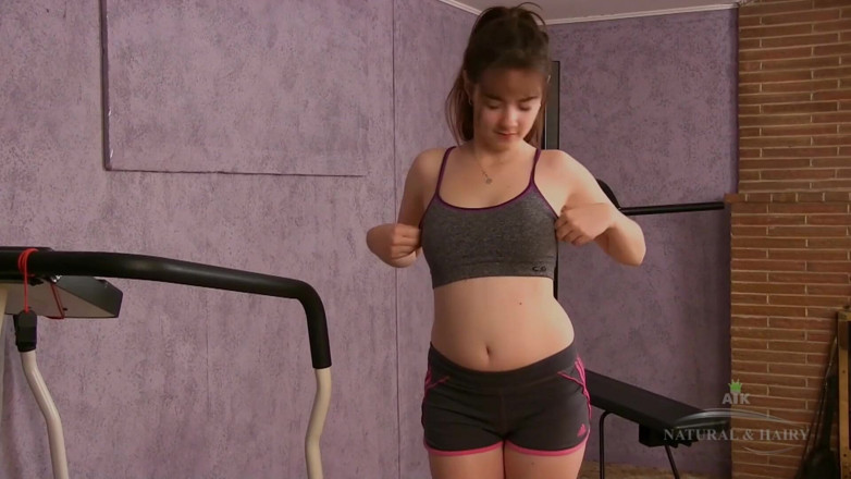ATK Fans (Hairy): Behaarte Fitness mit brünetter teen