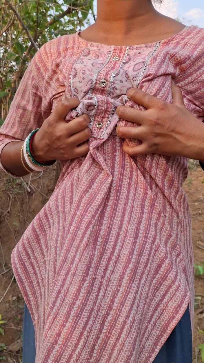 Priya_sex: Indiana desi moglie sesso all'aperto desi village zia sesso all'aperto...
