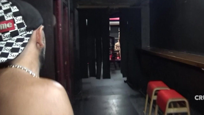 Crunch French bareback porn: Kevin viene scopato dal grosso cazzo di Laexis