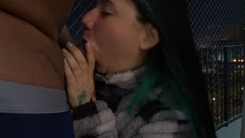 HaremMasterx: La mia amica mi fa un pompino sul balcone e...