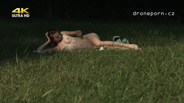 Peaches and Bananas: Nudistická dívka Klára v brněnském zámku