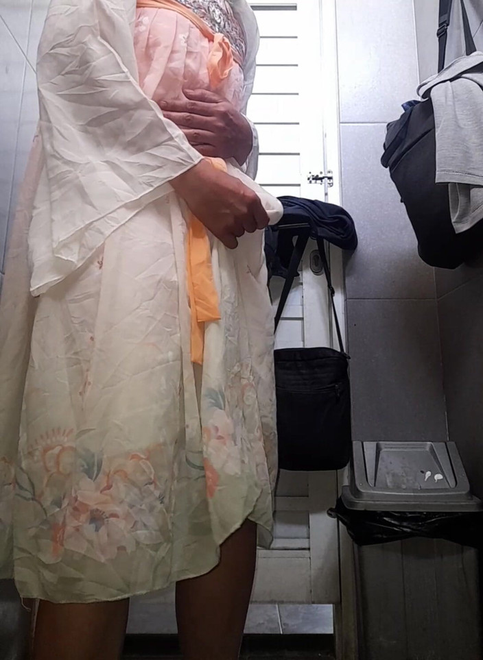 Naomisinka: Crossdresser xuất tinh mặc chiếc váy hanfu Trung Quốc dễ...