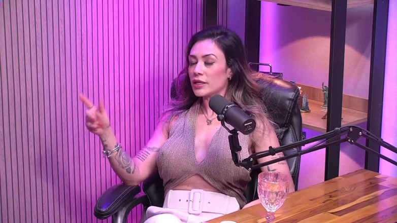 California TV: Matură sexy incitantă și fanteziile ei