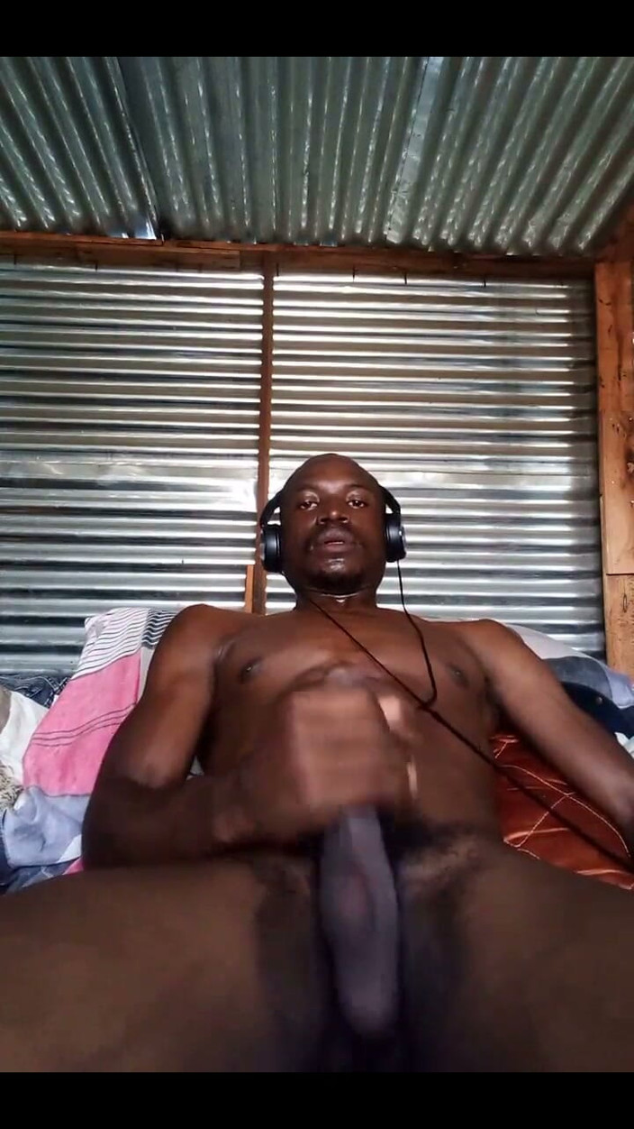 Mr_african: Поглаживаю большой черный член с большими яйцами, большой спермой на моей руке