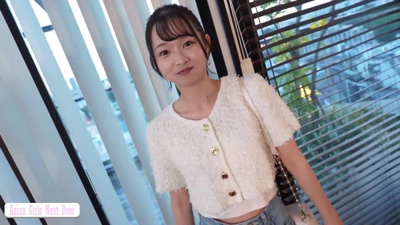 THAT'S WHAT SHE SAID: 비현실적인 투명성을 가진 아이돌 수준의 미녀, 사적인 화학은 무시하려는 유혹을 드러낸다