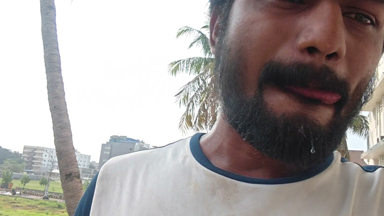 KUMBHA MANOJ KUMAR: Xhard - Urin trinkt im hunter village