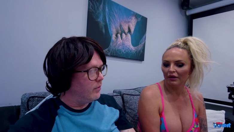 Nerd Pervert: Louise Lee - guzzles 2 nerd-pikken