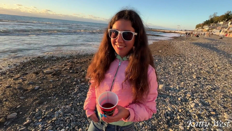 Katty West: Sahilde bir kızı aldım ve beni duşta seks yapmaya davet...