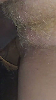 Esposa Gulosa Por Pau Preto Não Resiste a Acaba Dando O Cu Para O Comedor No Gloryhole.