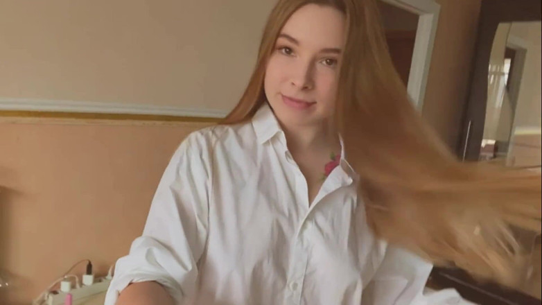 Loly Lola: หีสาวสวยกระตุกน้ำแตกคาหี