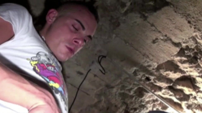 Crunch Boy: Curvă futută de 2 băieți scally în subteran în Paris