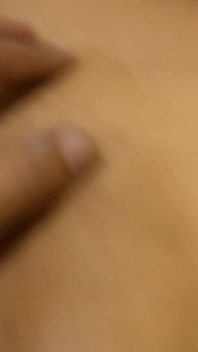 Suami desi terangsang mencoba membujuk istri secara seksual