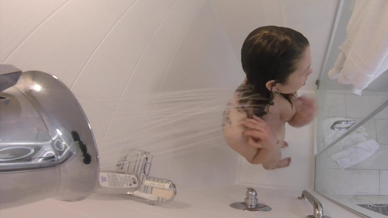 Real Amateur Sluts: Sara Indeep sexy shower!