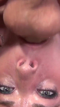 Tout dans mon visage, scène - Sierra Miller, brune sexy 4, aime prendre une grosse bite et un facial