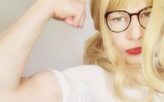 Sissy Slut Chantal Sweet: Dívka protahuje svaly