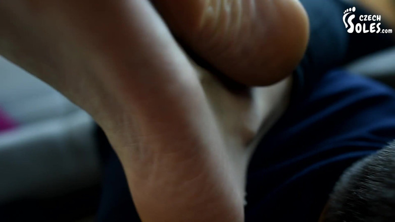 Czech Soles - foot fetish content: Il fan di croma la segue a casa e serve...