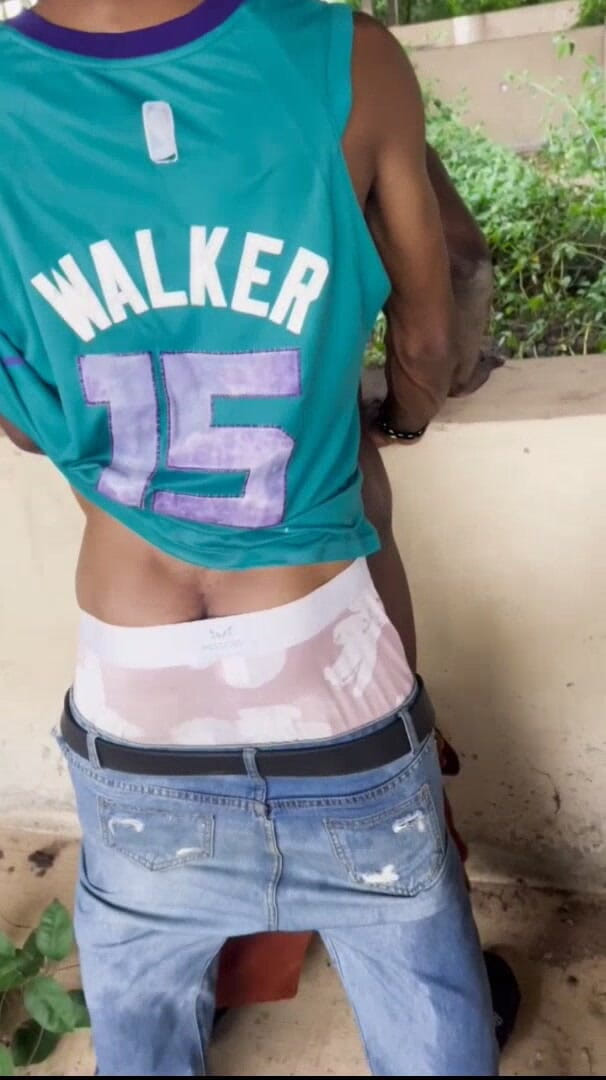 Chief_daddyy: 两个男人在广场上做爱。