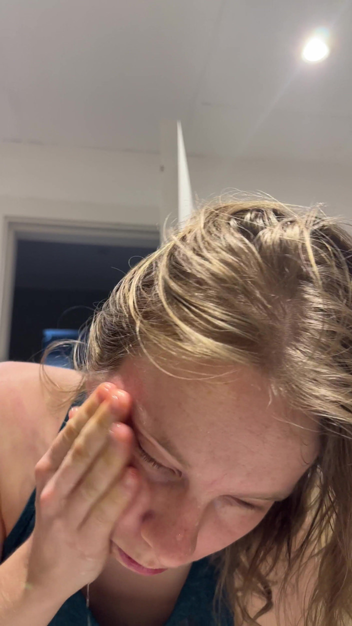 SweetLucy96: Me desperté e inmediatamente me toté
