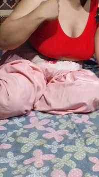 Adik tiri dan adik tiri pergi ke kamar tidurnya untuk sama cowok berotot