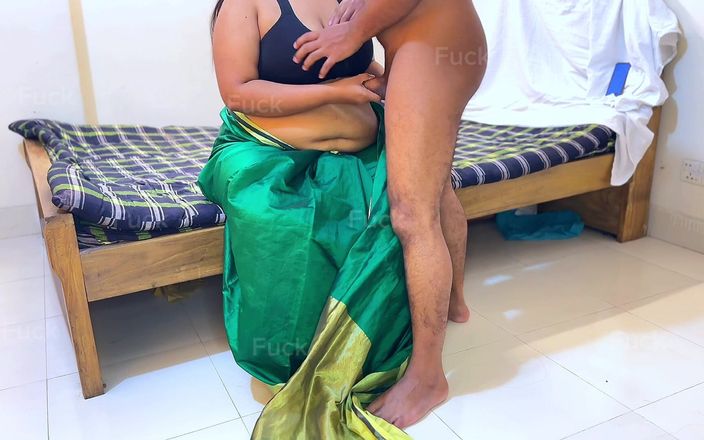 Aria Mia: Mera Beta Diwali Ke Din Mere Sath Chodna Chahata Hai (han...