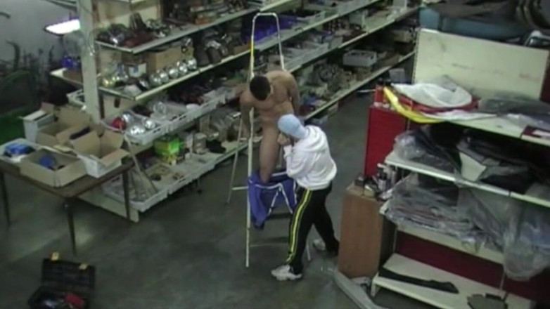 Gaybareback: Straight sucked and fucked in a garage