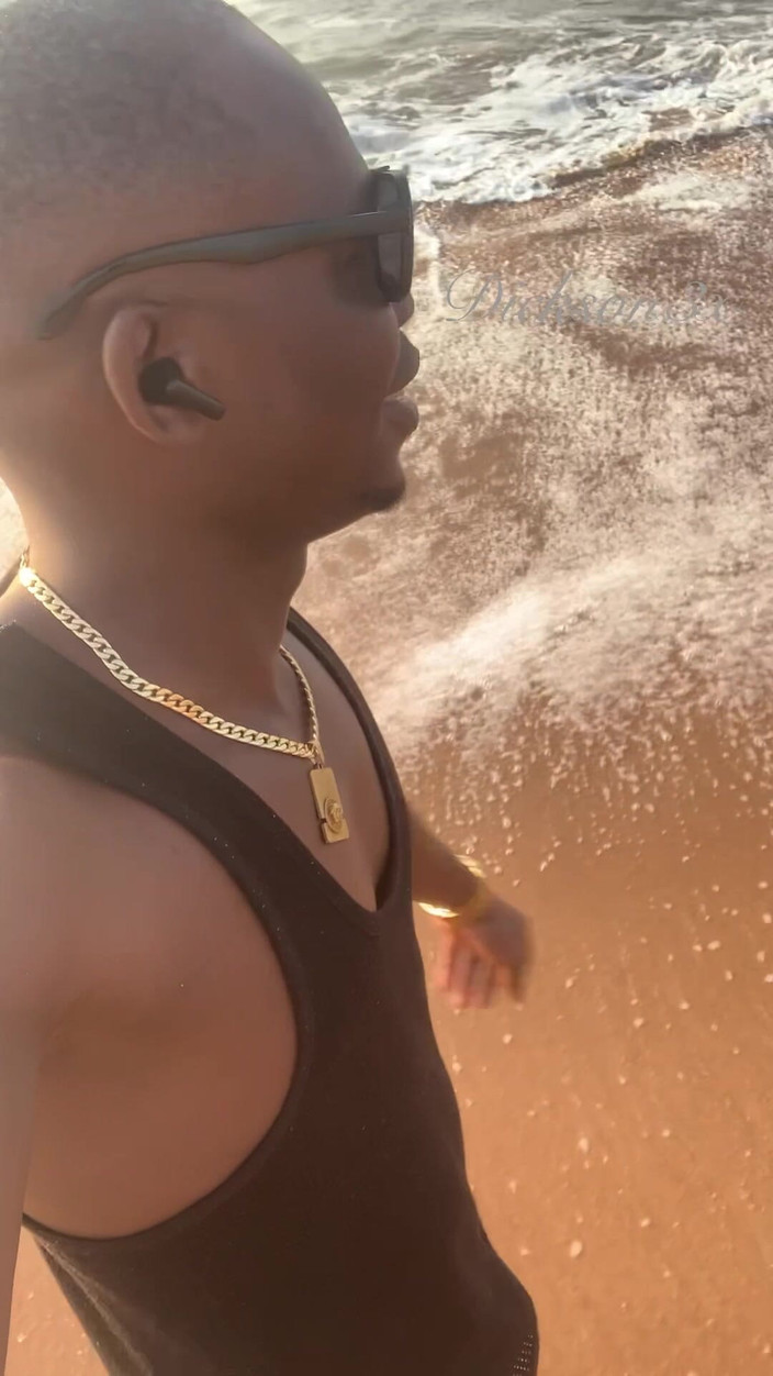 Dickass3x: Ciao fan si divertono ancora sulla spiaggia di Cotonou