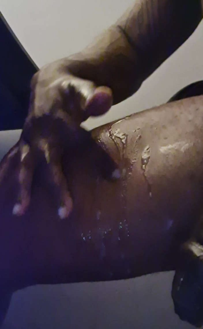 Amadeus: Sperma tropft über mein bein, kann es kaum erwarten, bis die...