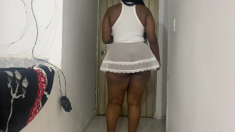 olivercastelistar: Tôi đã đi vào tủ lạnh và tìm thấy người giúp việc...