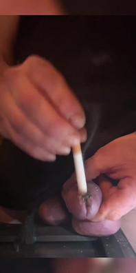 Pompino con osa di sigarette