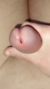 자위하고 신음하는 젊은 남자, 자지 폭발. 클로즈업 사정 - Xstepmommyx