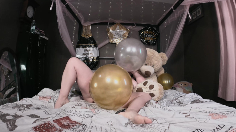 SexyNEBBW: Sexy BBW balloon popping New Years