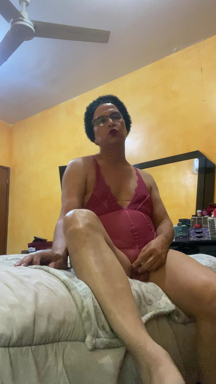 Emmanatmx: Emmanataly sexy