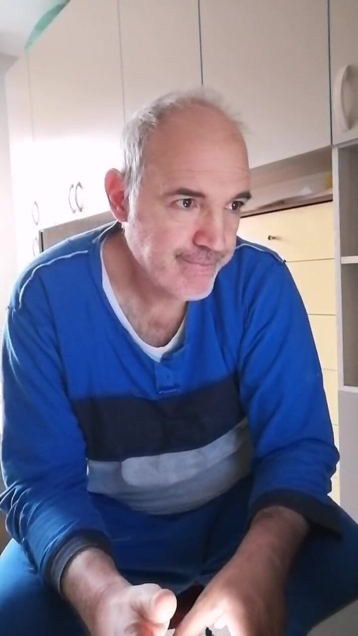 Instructions to masturbate with pleasure: 4 October Live Show
