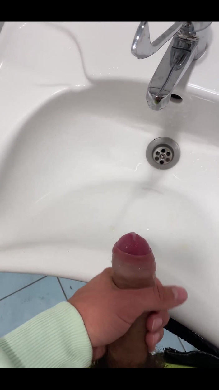 Max_Russell: I Can't Miss the Opportunity to Masturbate in Toilet