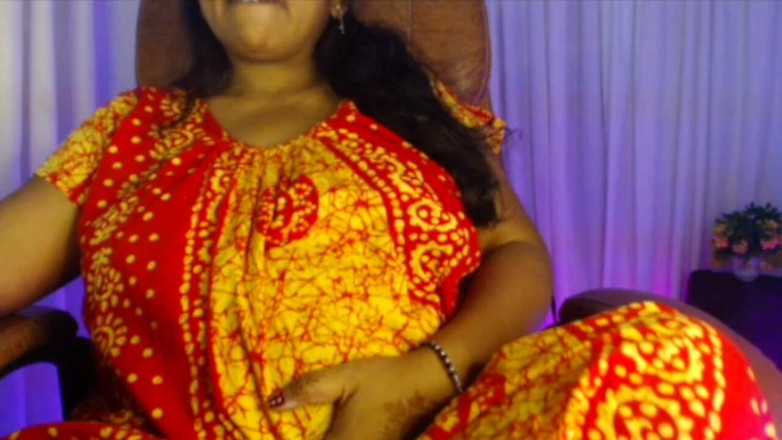 HotGirl21: 妊婦がペンティブラを着けてお腹を遊ばせて水を飲む。