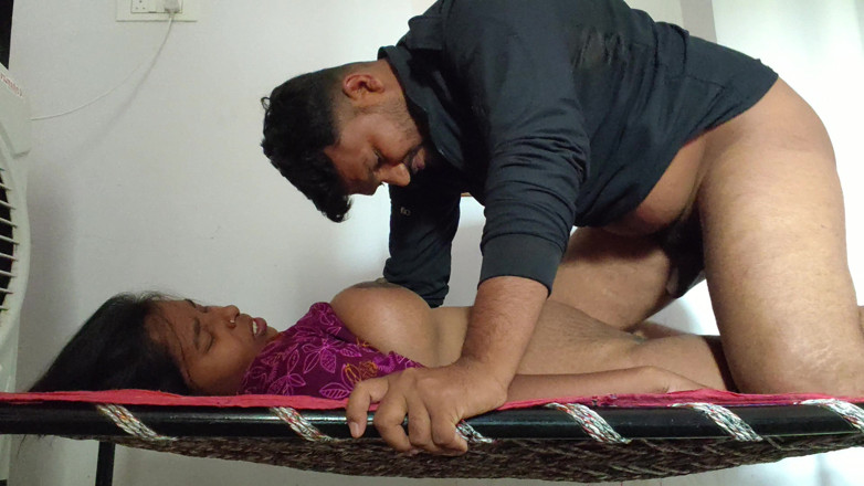 Premi pooja: Gav ki ladki aaur pados ka ladka purane ghar me...
