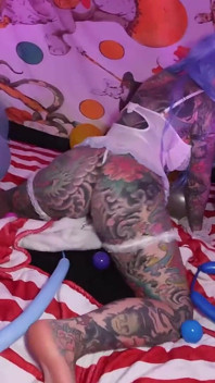 Clown Town Ep.4: สาวเซ็กซี่ Tiger Lilly โดนครีมพายและน้ำเงี่ยนพุ่งเข้าไป
