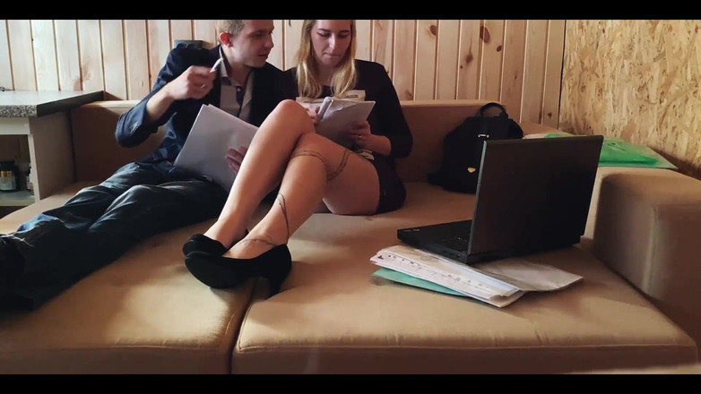 SweetAndFlow: Membantu kerja rumah dan mengongkek pelajar dalam pepek ketatnya