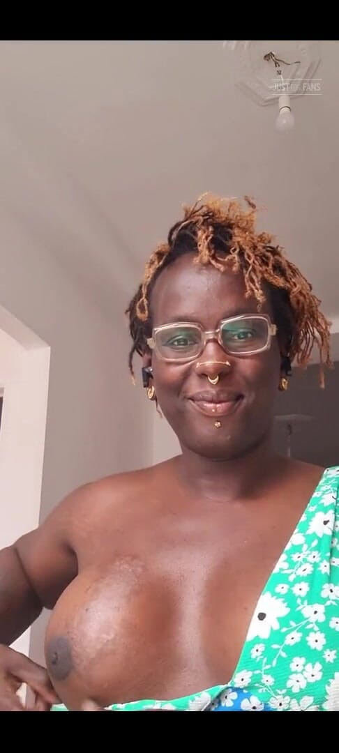 Imana Trans: Juega con mis nuevas tetas