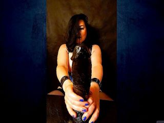 Halie D Lish: ""Grande dildo nero"" sega il tuo enorme cazzo -NO AUDIO -