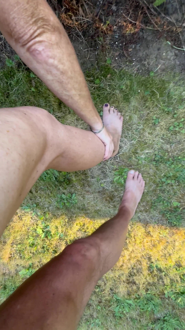 Bonewizzard69: Esposa sucia pecosa se inclina sobre la cubierta y se...