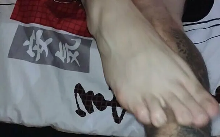 Tomas Styl: White Cream on Latin Feet