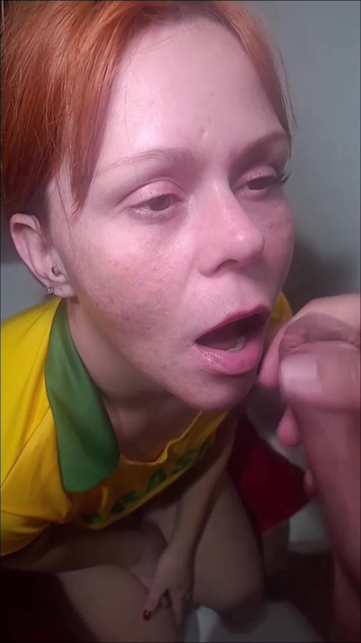 Porcelain Doll: Futând fanul brazilian în pantaloni scurți buci