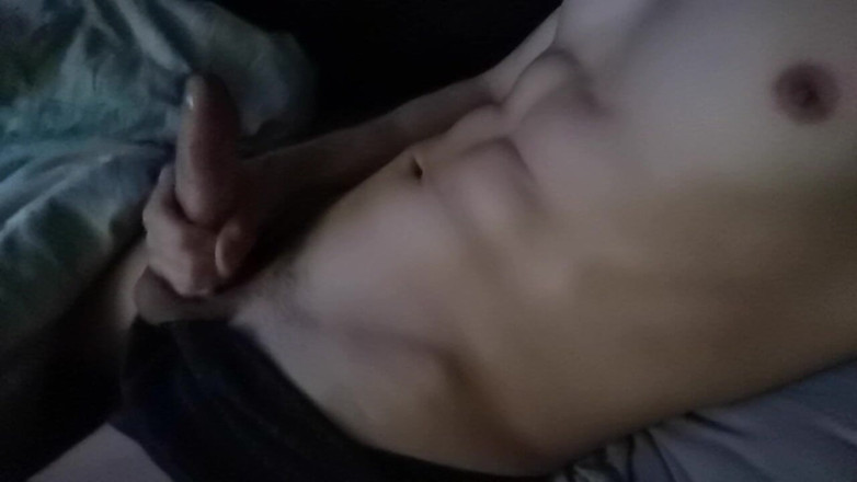 SEXY_GUYBEST: 一个非常美味的英俊男人激烈地射在肚子上！