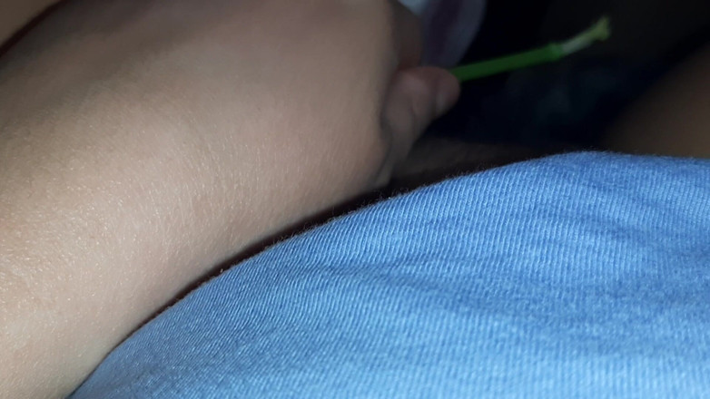 Lesbian-illusion: Aku membiarkan pacarku bereksperimen di memekku