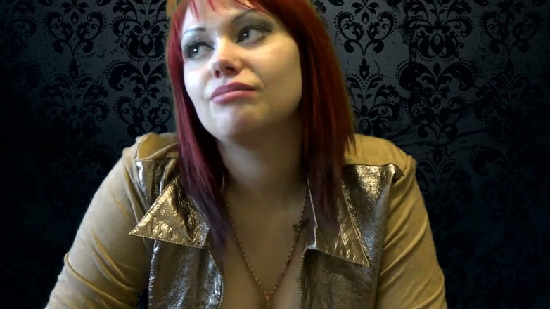 Goddess Misha Goldy: Смокчи і облизуй мої високі підбори, або я покладу їх у твою дупу