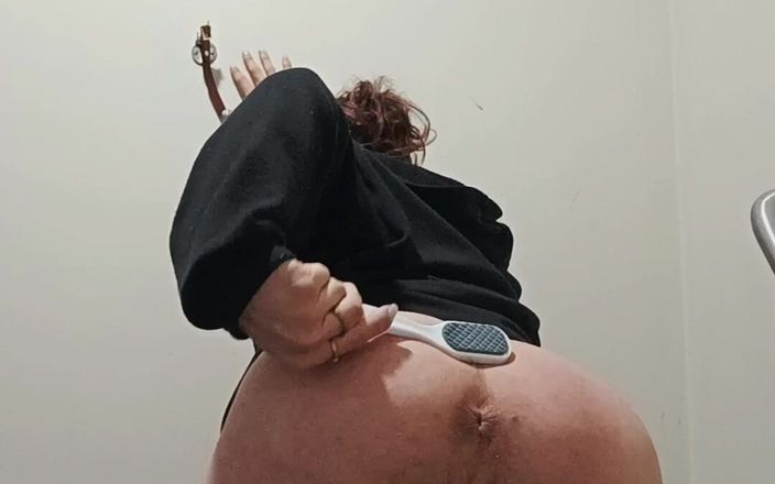 Launiexxxx: Trisha leker med sig själv och hennes röv