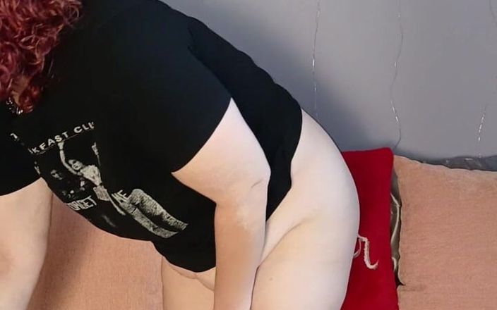 Elianna: Pertunjukan seluar dalam MILF